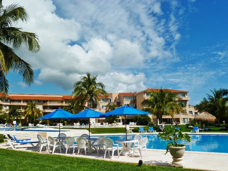 http://www.puertoaventurasrentals.com/custimages/CasaAmanecer2.jpg