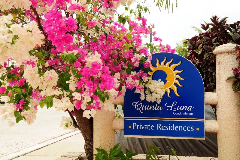http://www.puertoaventurasrentals.com/custimages/QL102complex.jpg