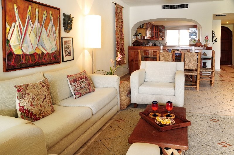 http://www.puertoaventurasrentals.com/custimages/QL102living2.jpg