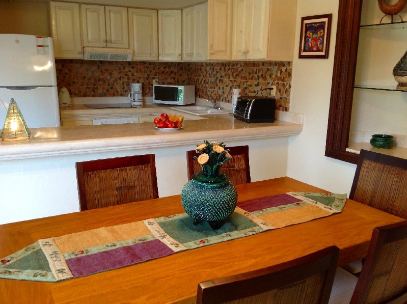 http://www.puertoaventurasrentals.com/custimages/puertoaventuras_CasaAmanecer20.jpg