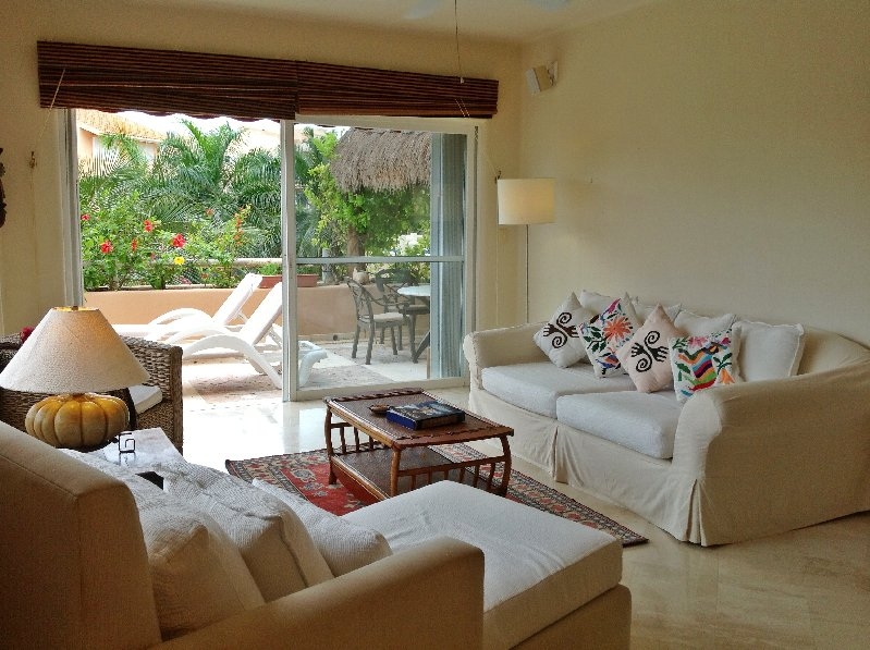 http://www.puertoaventurasrentals.com/custimages/puertoaventuras_casaamanecer15.jpg