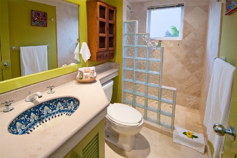 http://www.puertoaventurasrentals.com/custimages/puertoaventuras_casaamanecer18.jpg